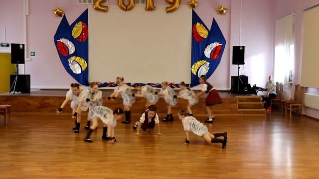 Детский танцевальный коллектив " Надежда" - "Раз, два, три, четыре, пять..." смотреть онлайн