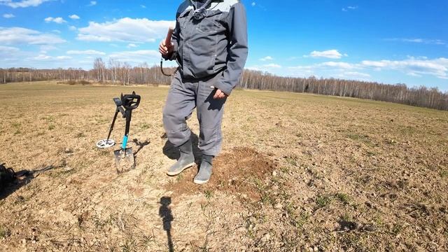Копаем вокруг урочища. Находки разных веков радуют. смотреть онлайн
