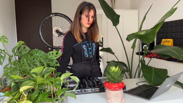 step twenty five: house, electro, disco mix смотреть онлайн