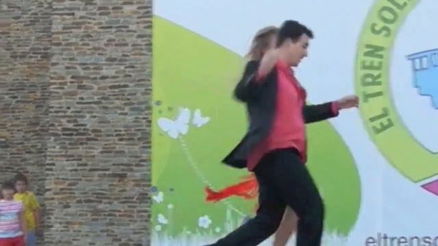 Xavi & Laura demo.Tren solidari. ZoukLambada Bcn смотреть онлайн