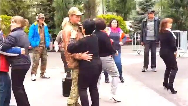 УКРАИНА ХАРКОВ ТАНЦЫ 30.04.2023!!!!!! А ТОЛЬКО В СЕРДЦЕ СВОЮ ПЕРВУЮ ЛЮБОВЬ ВСЕГДА НОСИЛ!!! смотреть онлайн
