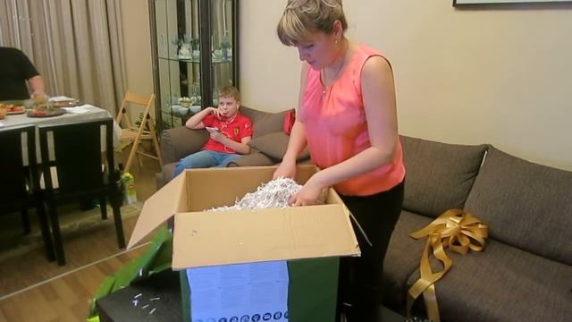 1 ноября. Наша мама/жена/дочка/внучка Оксаночка открывает свой главный подарок смотреть онлайн