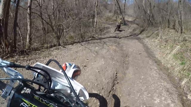 Полет на питбайке. Эндуро покатушка. смотреть онлайн