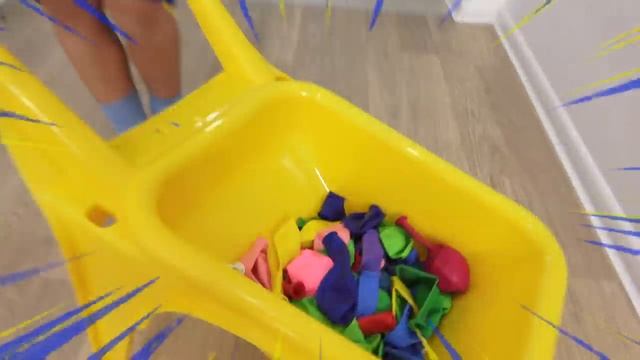 Лёва любит мороженное. Сборник детских видео от Lev Family Show