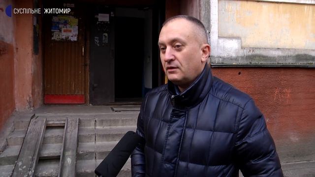 Житомирянка Олена Котікова скаржиться на те, що під'їзд її будинку не обладнаний пандусом смотреть онлайн