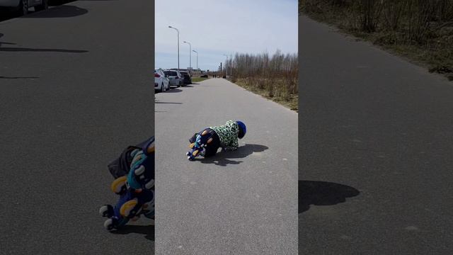 учимся кататься на роликах.mp4