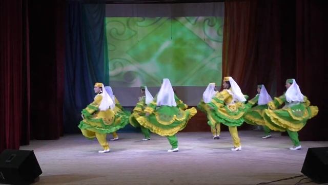 Народный ансамбль танца "Кустанас". Татарский танец смотреть онлайн