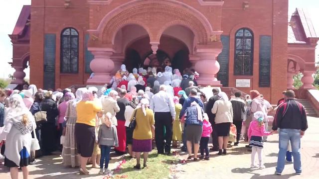 ПАСХА - Архиерейская служба в храме прп. Сергия Радонежского г. Усть-Лабинск смотреть онлайн