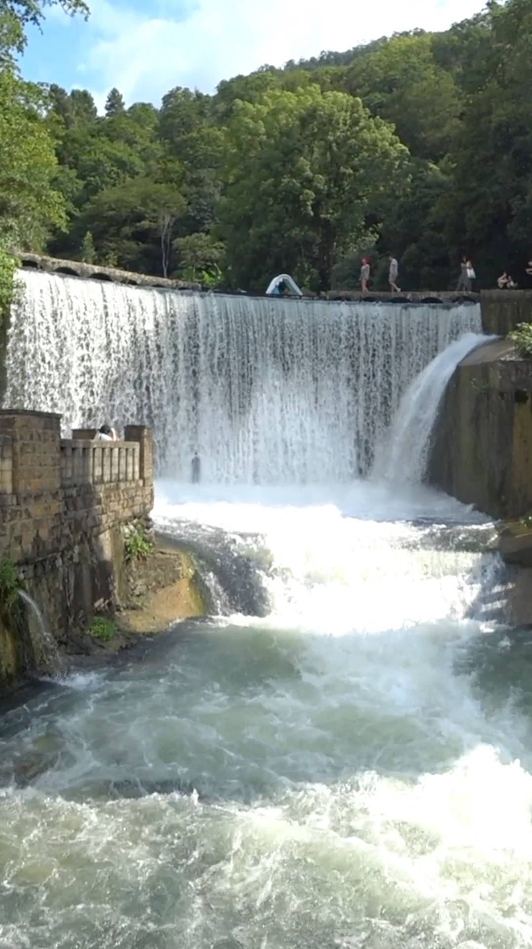 Новоафонский рукотворный водопад, Абхазия смотреть онлайн