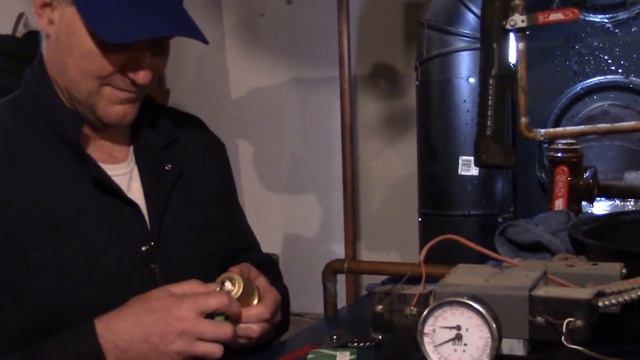 Boiler Leaking? How to fix a leaking Automatic Air Vent on your boiler. Looks like a pressure valve смотреть онлайн
