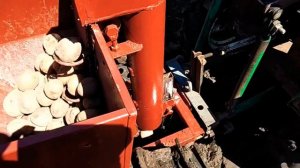 ПРОСТАЯ картофелесажалка своими руками.