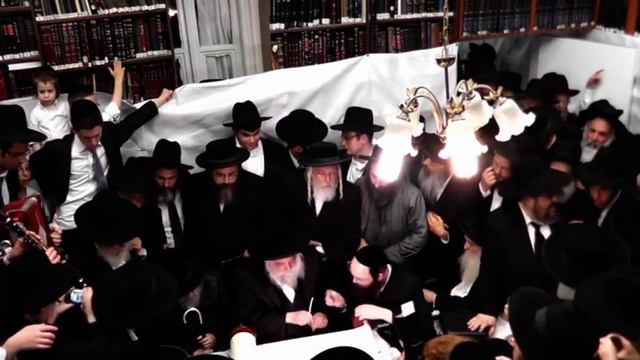הכנסת ס"ת בבית הרב אלישיב ז"ל חיליק פרנק אברום בורשטיין סיון תשעג 2013 смотреть онлайн