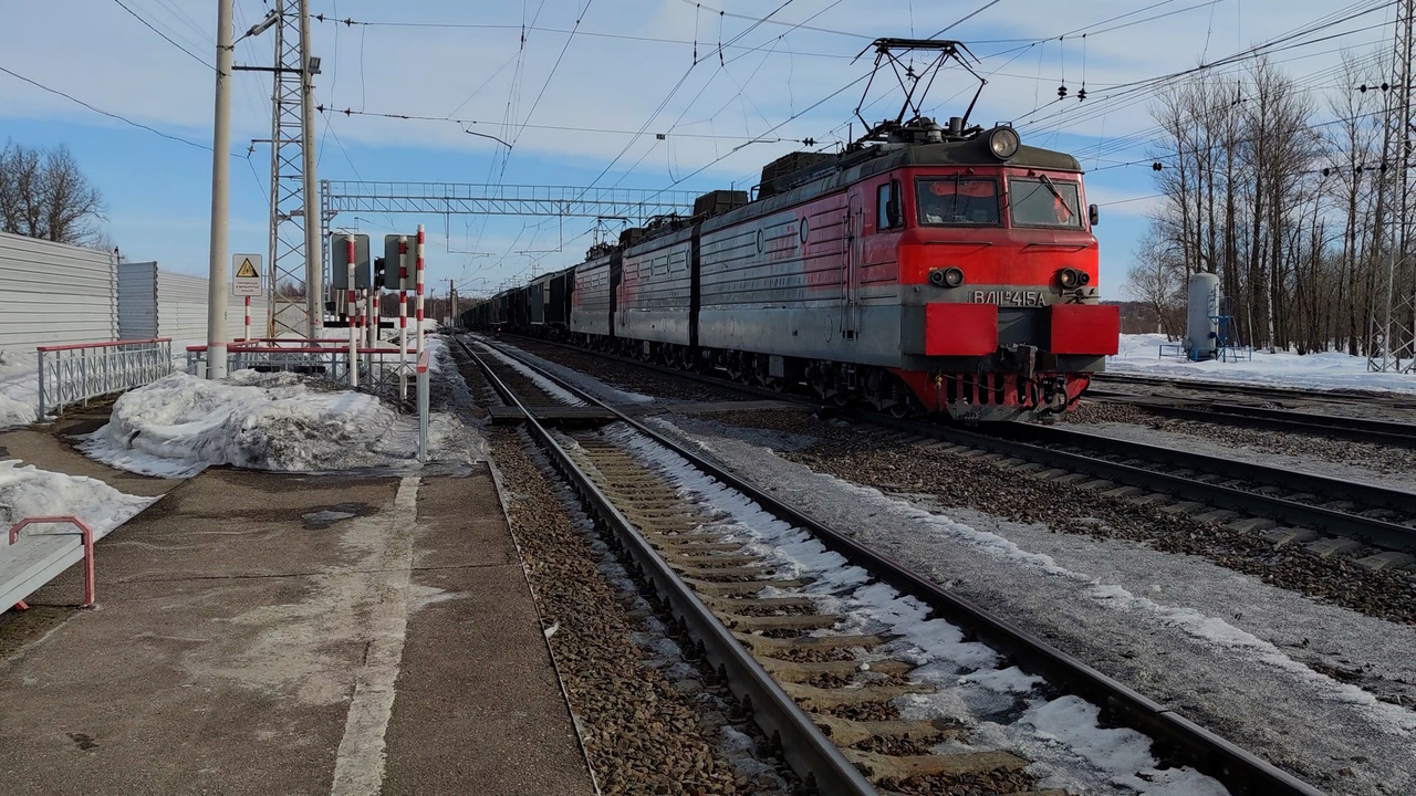 Электровоз ВЛ11М-415/416Б с грузовым поездом. смотреть онлайн