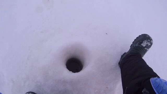 Рыбалка на самом большом озере в ЗАПАДНОЙ СИБИРИ. День 1 - удачная разведка. смотреть онлайн