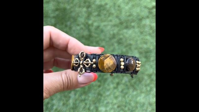 Мужской браслет натуральный камень Тигровый глаз бронзовая Ваджра, Брутальный на натуральной коже. смотреть онлайн