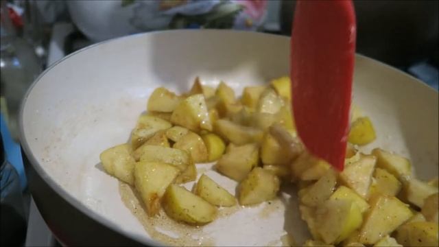 Пошаговый рецепт самой простой сладкой начинки для блинов. Карамелизированные яблоки на сковородке смотреть онлайн