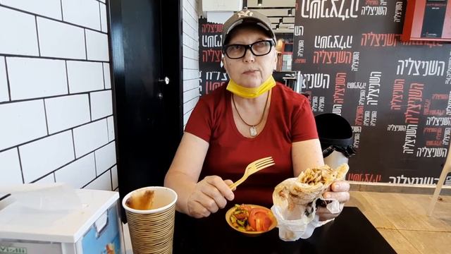 Приключение Ларисы и Ренуара в кафешке медицинского центра аЭмек. Вкуснейший мукбанг! Афула, Израил смотреть онлайн