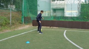 Как играть корпусом в борьбе за мяч и позицию | Eдиноборства в футболе (1 на 1)