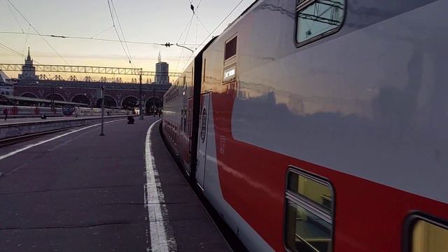Электровоз ЭП20-034 с фирм. пассажирским поездом №26 Москва-Ижевск смотреть онлайн