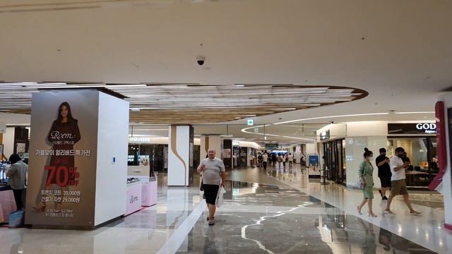 [4K] Walk with me through Starfield Coex Mall 스타필드 코엑스몰 смотреть онлайн