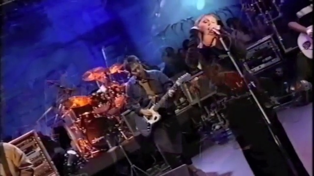 Cocteau Twins - Carolyn's Fingers (Live) смотреть онлайн