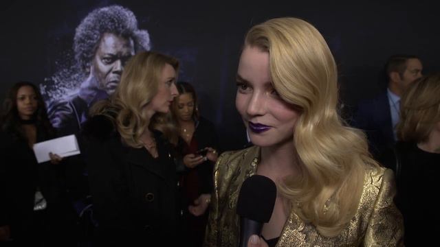 Glass New York Premiere - Itw Anya Taylor Joy (official video) смотреть онлайн