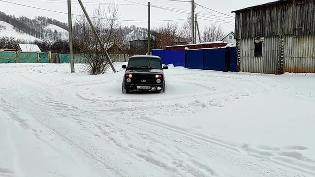 КАК НИВА ЕДЕТ ПО СНЕГУ. ЕЖЕГОДНЫЙ КРУГОЛЯЙ НА LADA NIVA URBAN 21214 НАША НИВА 4х4. ЛАДА НИВА УРБАН. смотреть онлайн