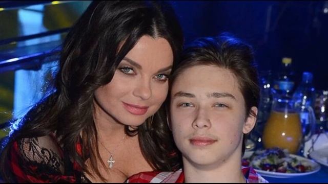 Каким вырос сын Наташи Королёвой и Тарзана и чем он занимается? смотреть онлайн