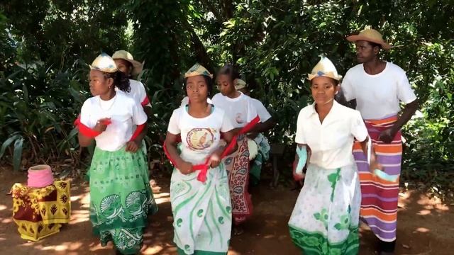 Африка, приветствие местных жителей смотреть онлайн