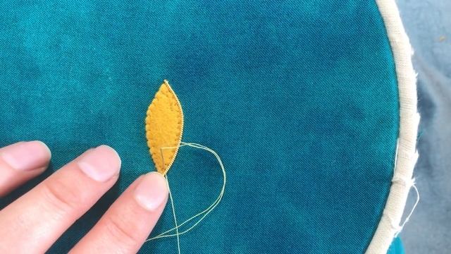 How to apply pearl purl outline, goldwork embroidery tutorial смотреть онлайн