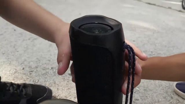 JBL Flip4 & JBL Charge3 BASS TEST смотреть онлайн