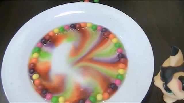 ВАУ Самая крутая и сладкая Радуга в тарелке Skittles смотреть онлайн