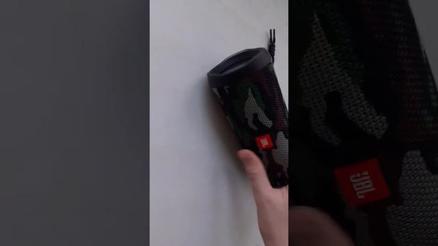 Бастест 20 герц на колонке JBL смотреть онлайн