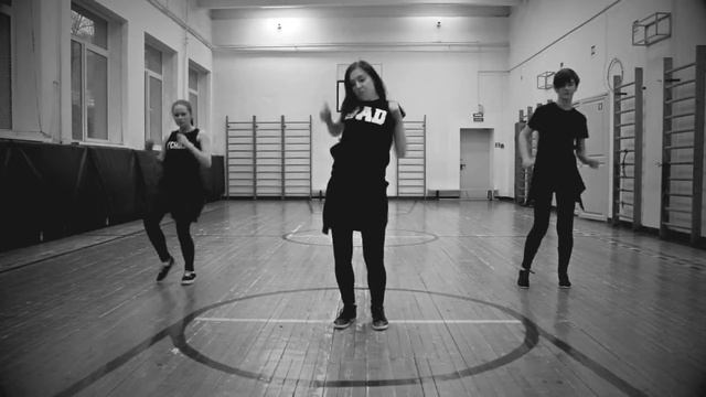 Sunshine Dance Studio // Дети танцуют хип-хоп с тренером смотреть онлайн