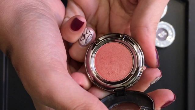 Свотчи теней Urban Decay и теней коллекции Moon Dust