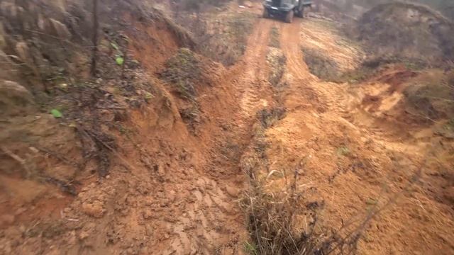 КрАз 255 или Амкодор, кто заедет в гору из песка??? смотреть онлайн