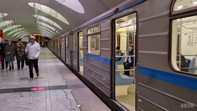 Состав 81-717.6/714.6 на станции "Борисово" смотреть онлайн