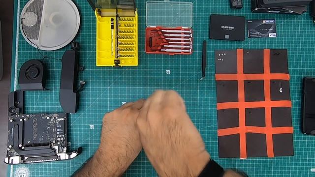 Mac mini Late 2014 HDD to SSD upgrade | மேக் மினி பின் 2014ன் ஹார்ட் டிரைவ் மாற்றம் смотреть онлайн