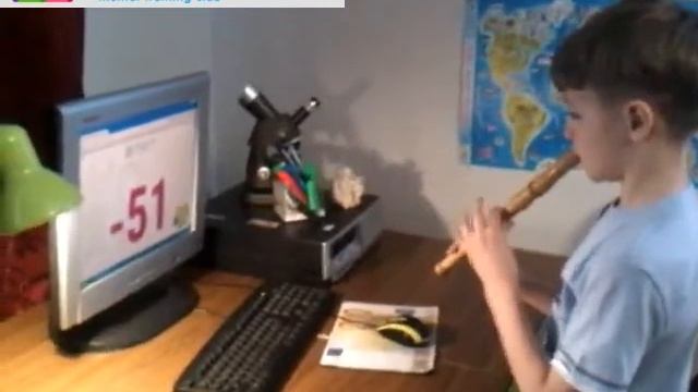 Остап (7 лет) играет на дудочке и решает 15 примеров за 45 секунд смотреть онлайн