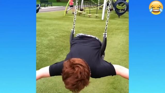 САМЫЕ СМЕШНЫЕ ПАДЕНИЯ ЛЮДЕЙ! ПОДБОРКА ЛУЧШИХ ПРИКОЛОВ И ФЕЙЛОВ! СМЕШНЫЕ ВИДЕО 2020? смотреть онлайн