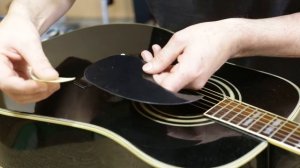 Уроки по ремонту гитар - Приклеиваем пикгард / We paste Pickguard