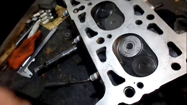 Играет ли роль расположения бокового електрода свечи зажигания ? смотреть онлайн