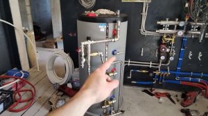 Монтаж бойлера косвенного нагрева и рециркуляция горячей воды