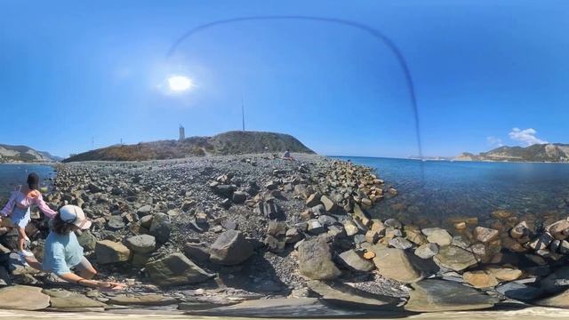 #Анапа, Большой Утриш. Прогулка по каменистому пляжу Черного моря - VR 360 смотреть онлайн