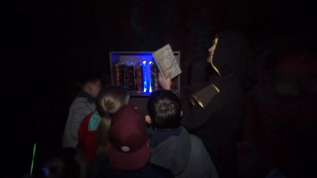 Чтобы подарить юным серовчанам частичку магии, около торгового центра «Небо» приземлился дракон! смотреть онлайн