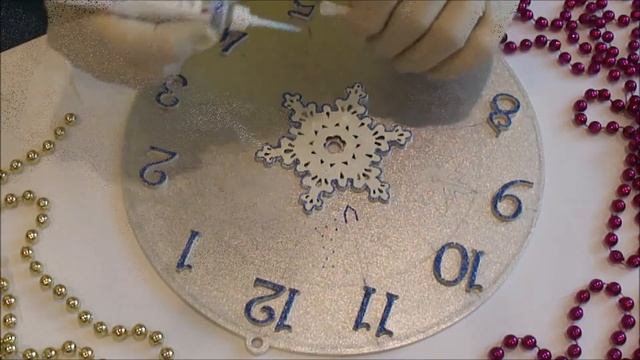 Часы для новогоднего оформления.Watches for New Year's decoration. смотреть онлайн