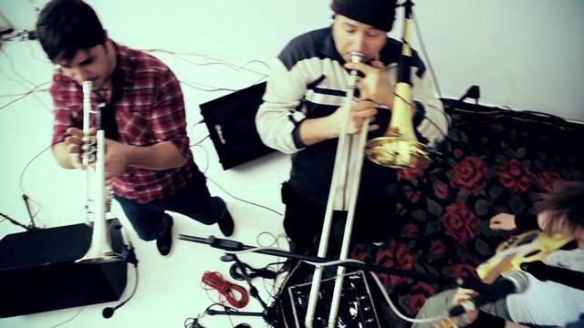 Zdob și Zdub - Moldovenii S-au Născut (official Video)