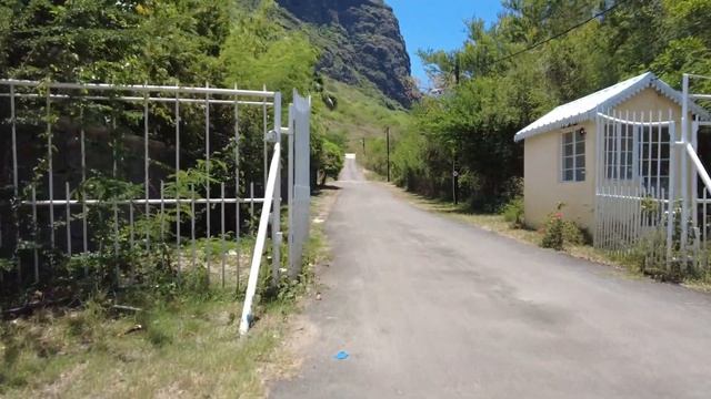 Mauritius, Le Morne public Beach , гора Ле Морнэ и пляж на Маврикии смотреть онлайн