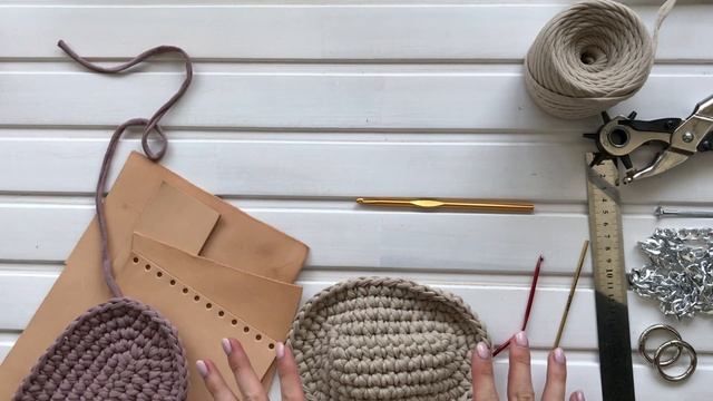 Вязаная сумка крючком из трикотажной пряжи. Crochet bag смотреть онлайн