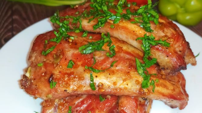 Сочные и нежные СВИНЫЕ РЕБРЫШКИ В ДУХОВКЕ! В соевом соусе с медом! смотреть онлайн